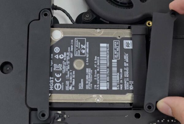 2 supports de disque dur gauche et droit de l'iMac.